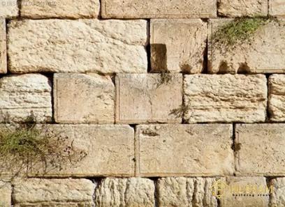 cream stone wall with complete explanations and familiarization